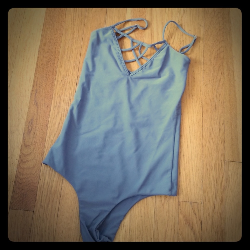 Issa de mar medium Sao Paolo one piece in gray